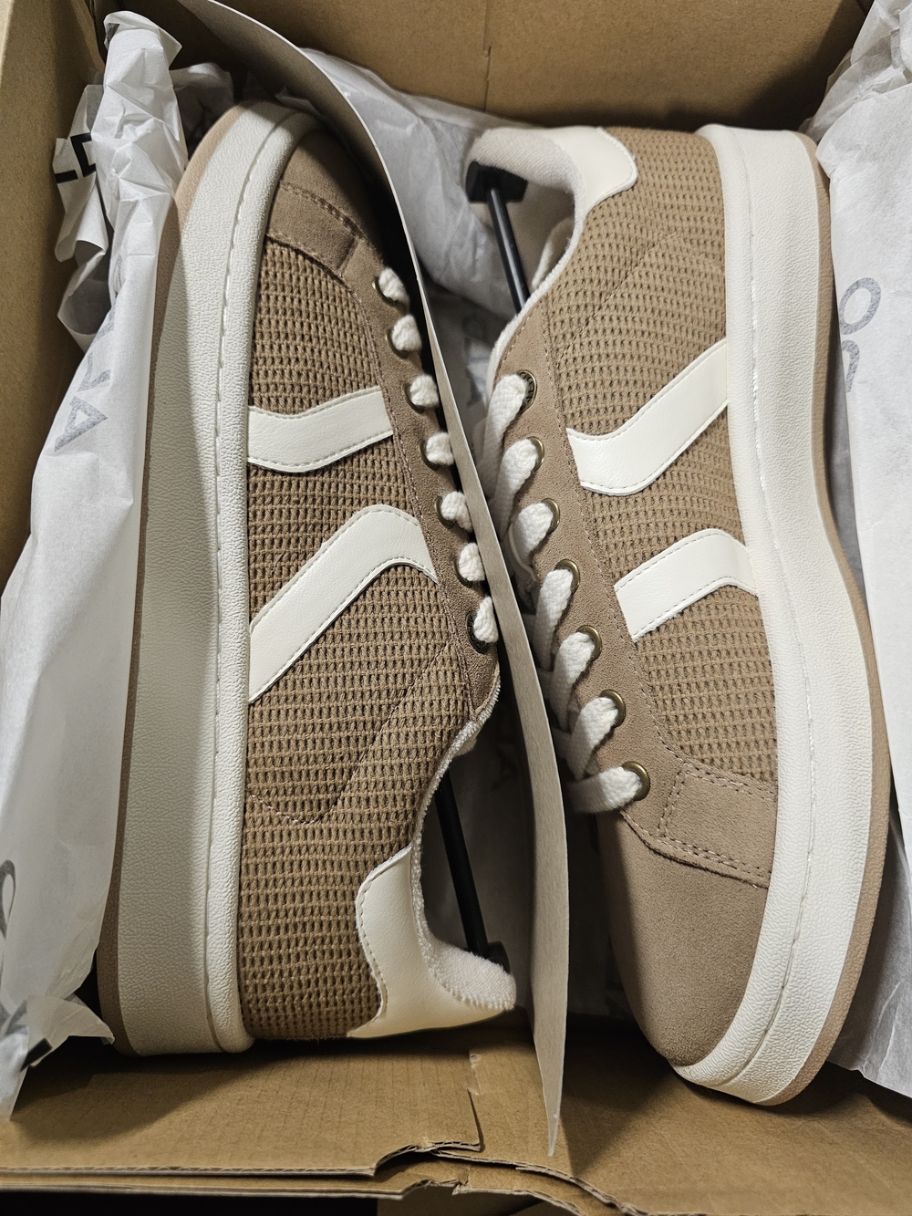 Aldo Men's Beige and White Low-Top Sneakers
